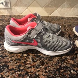 Youth girl’s size 3 nike sneakers
